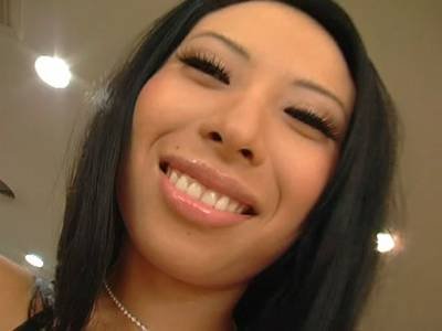 Schwarzer Riesenpenis vögelt enge Asiamuschi richtig hart