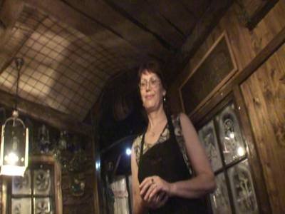 Geile Oma fickt jungen Hengst in der Bauernstube