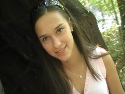 Victoria Sweet gibt Blowjob und wird hart gefickt