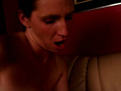 Lutschpuppe Lilly bläst geil bis der Saft in den Mund spritzt