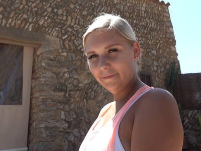 Geiler Sex im Freien Poolfick mit Lena Nitro