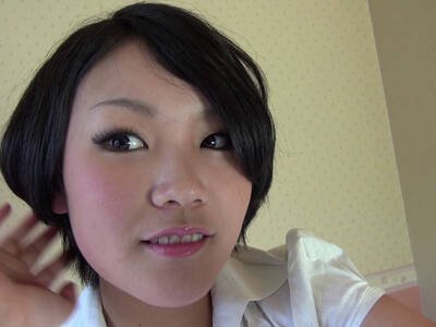 Heiße Asiatin erlebt ihren ersten wilden Homeporno